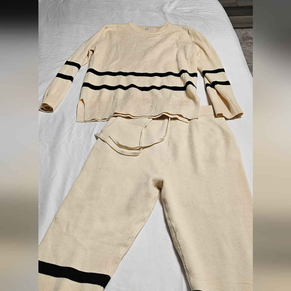 Medium Loungewear Set from Luxe by Priv